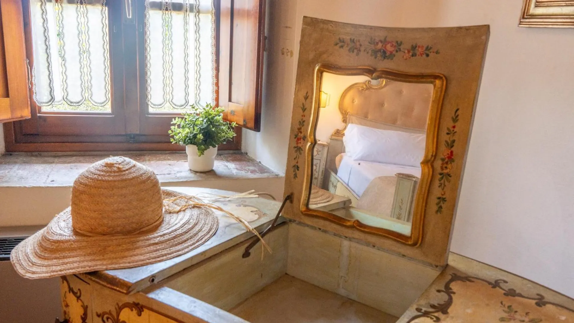 Apartment Charming Florentine Hideout Florence