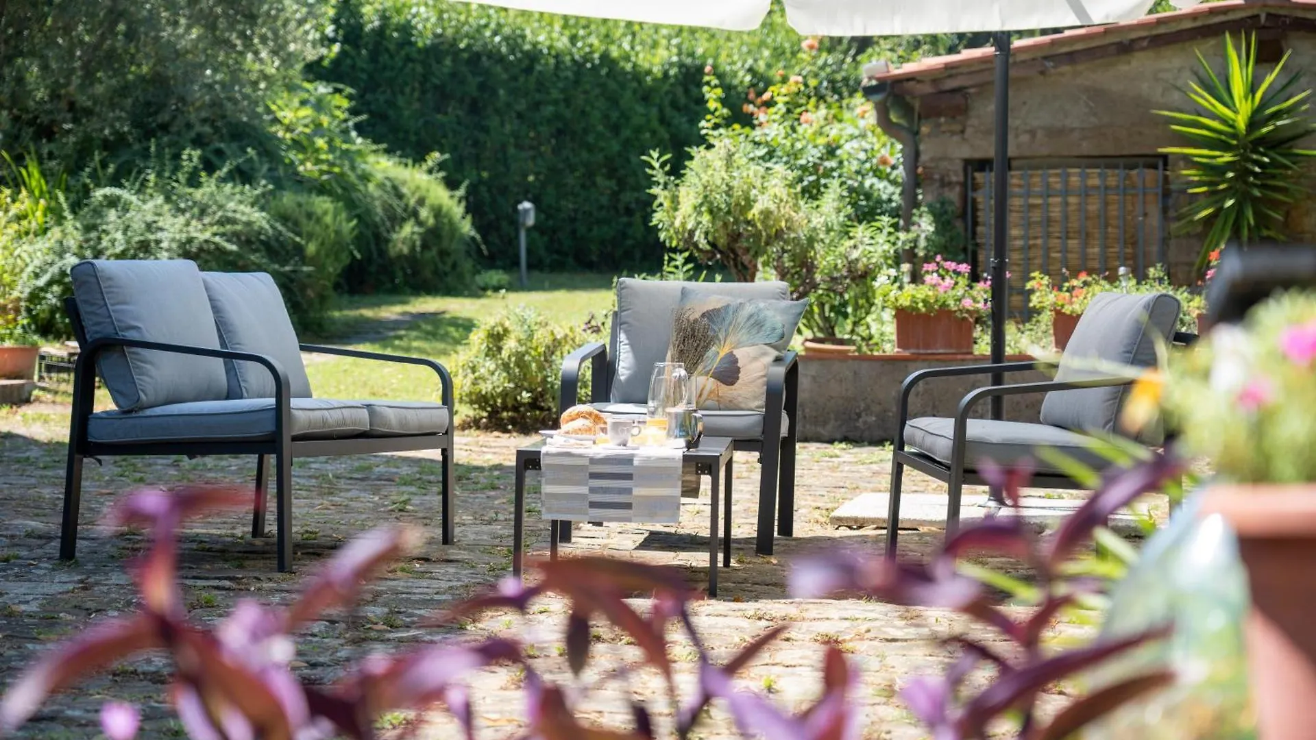 Charming Florentine Hideout Florence Apartment
